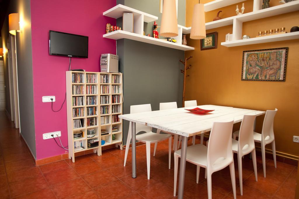Holiday Home La Casa Azul Барселона Стая снимка